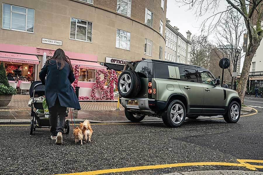 外形美醜大家已經心中有數，但新型Defender能夠兼顧英國典型農家生活和城鎮交通嗎？